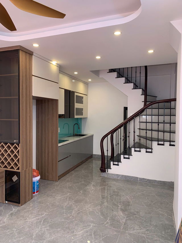 NHÀ ĐẸP - Ở NGAY - MỘT NHÀ RA Ô TÔ phố  Kẻ Tạnh 30 m2,X 5 tầng, mặt tiền  3.6m, 5.75 tỷ Long Biên. - Ảnh 2